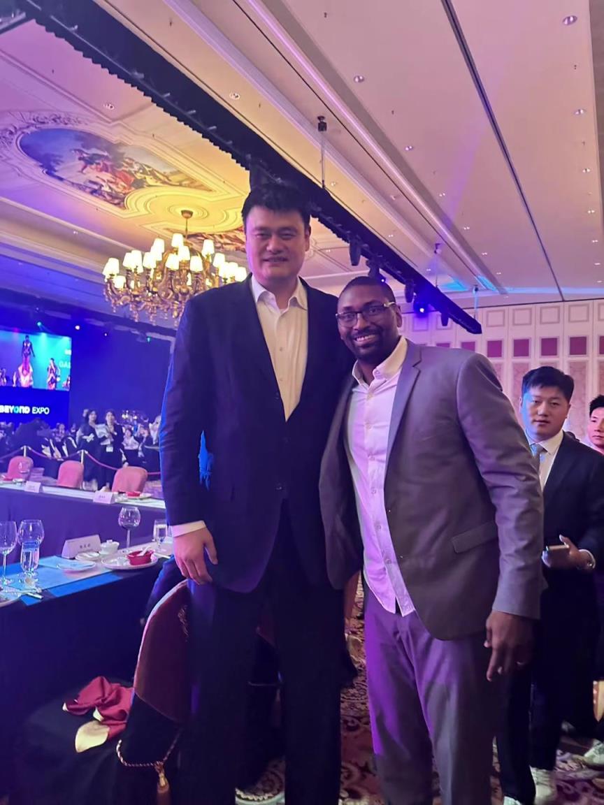 阿泰斯特曬與姚明合照：這是我最喜歡的隊(duì)友 姚?。?>
                                <div   id=