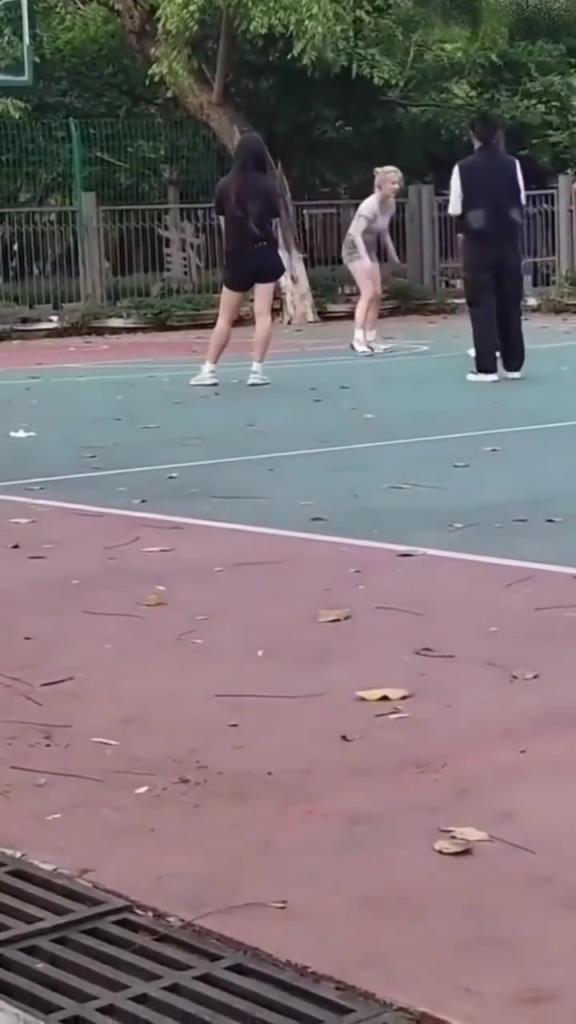 上來就背打女生的男人，真的活該沒有女朋友啊