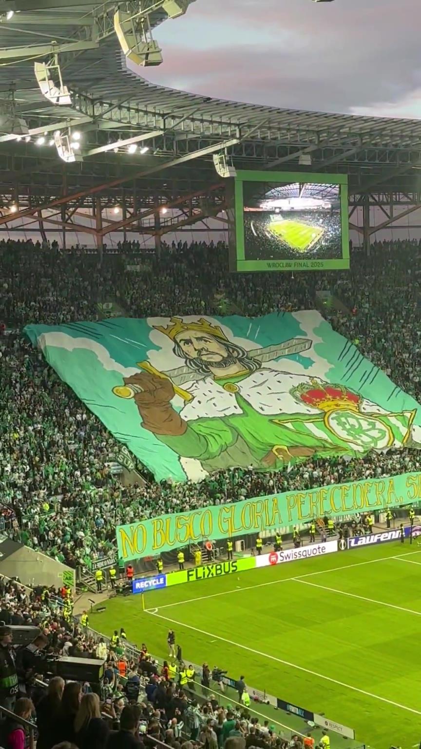 沖擊獎(jiǎng)杯！貝蒂斯球迷這巨型Tifo太有氣勢(shì)了