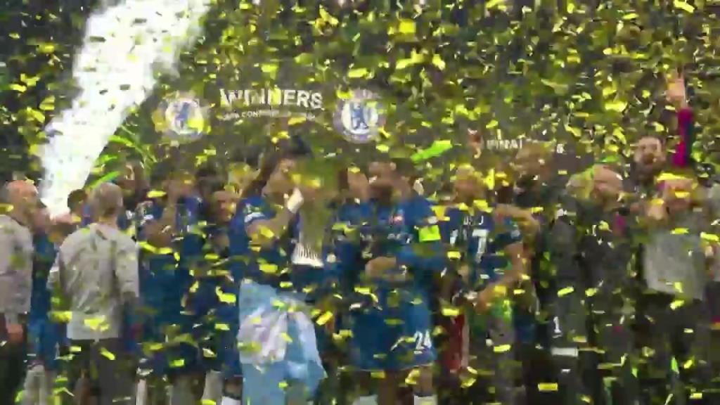 ?榮耀藍(lán)軍！歐協(xié)聯(lián)奪冠捧杯！里斯-詹姆斯高舉獎(jiǎng)杯全隊(duì)?wèi)c祝