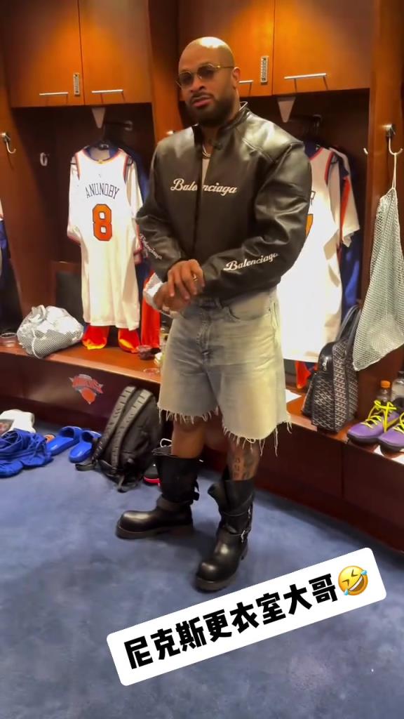 這身就有點看不懂了！“鞋王”塔克今日上腳大頭皮靴