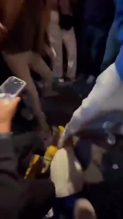 驚！尼克斯大勝步行者后，哈利伯頓遭主場球迷群毆