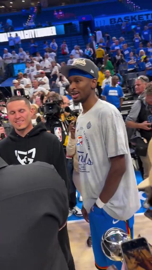 道理我都懂，但是為什么亞歷山大拿到MVP之后要掏襠